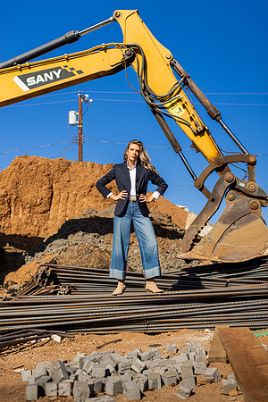 0437
