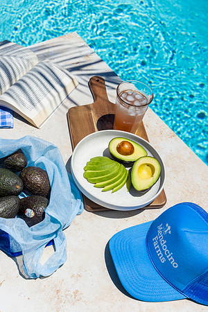 084